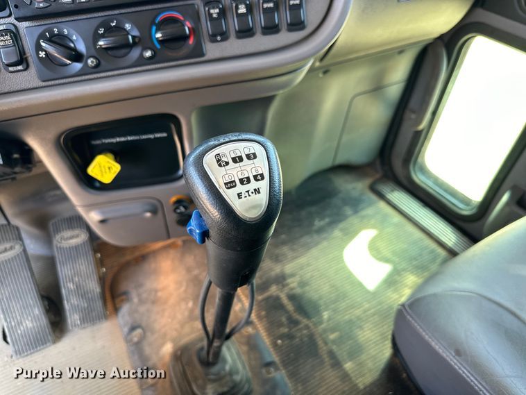 image for item DG4280 2016 Peterbilt 365 crane truck