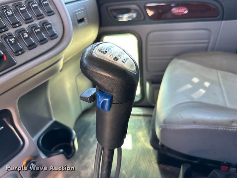 image for item DG4280 2016 Peterbilt 365 crane truck