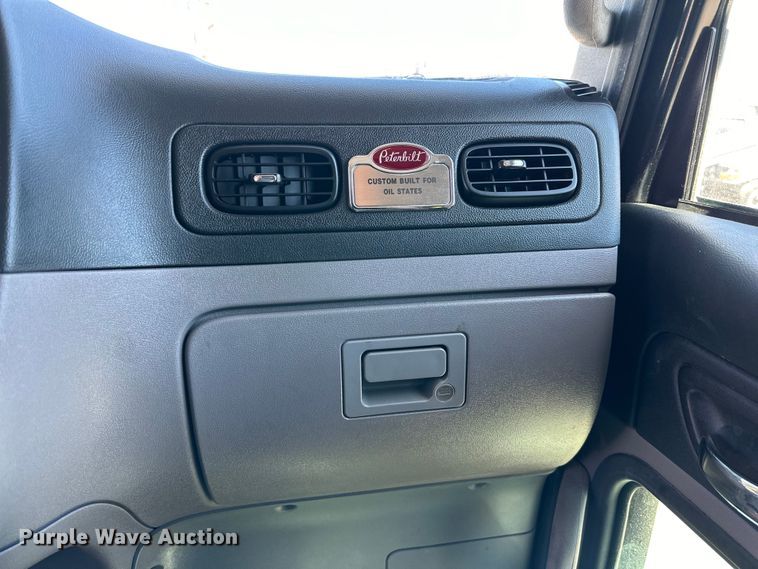 image for item DG4280 2016 Peterbilt 365 crane truck