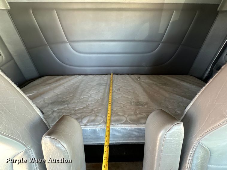 image for item DG4280 2016 Peterbilt 365 crane truck