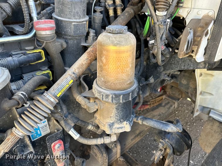 image for item DG4280 2016 Peterbilt 365 crane truck