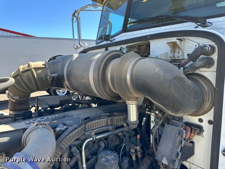 image for item DG4280 2016 Peterbilt 365 crane truck