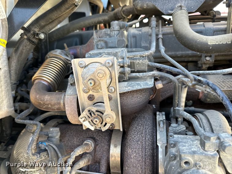 image for item DG4280 2016 Peterbilt 365 crane truck