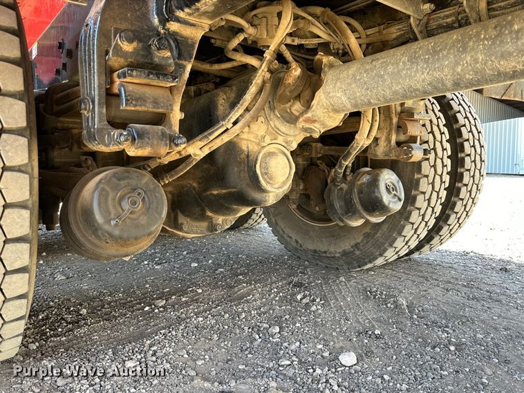 image for item DG4280 2016 Peterbilt 365 crane truck