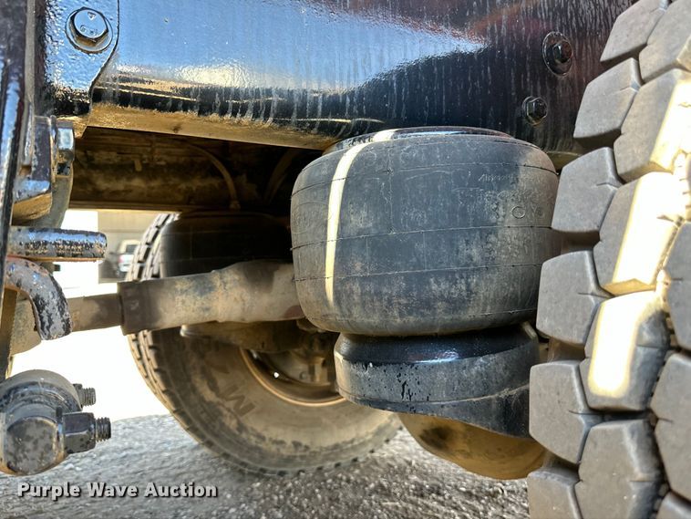 image for item DG4280 2016 Peterbilt 365 crane truck