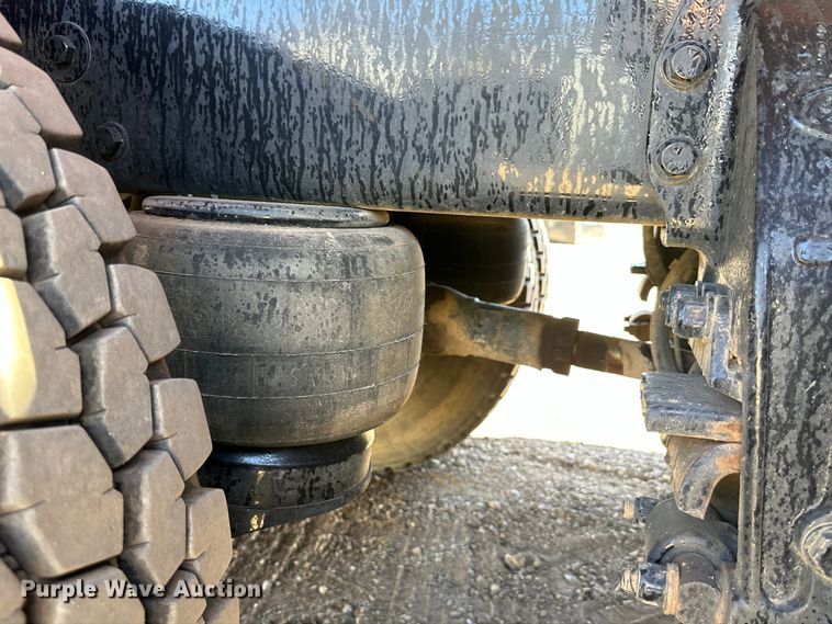 image for item DG4280 2016 Peterbilt 365 crane truck