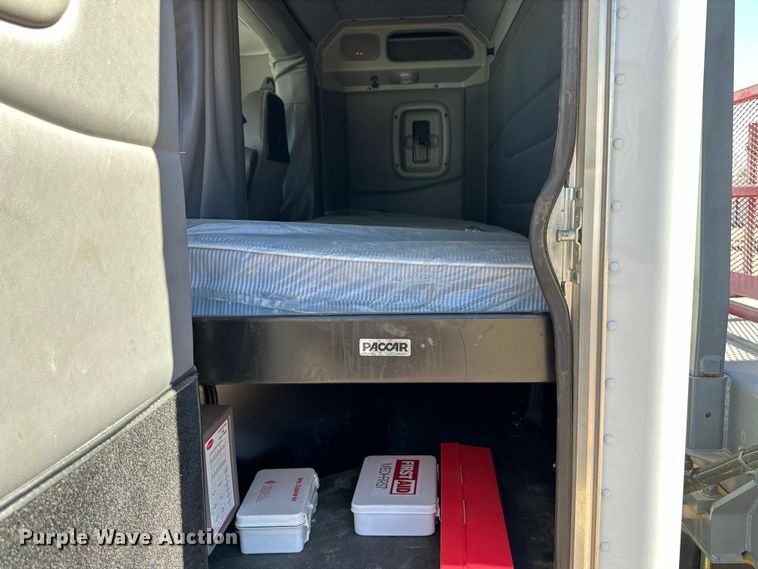 image for item DG4280 2016 Peterbilt 365 crane truck