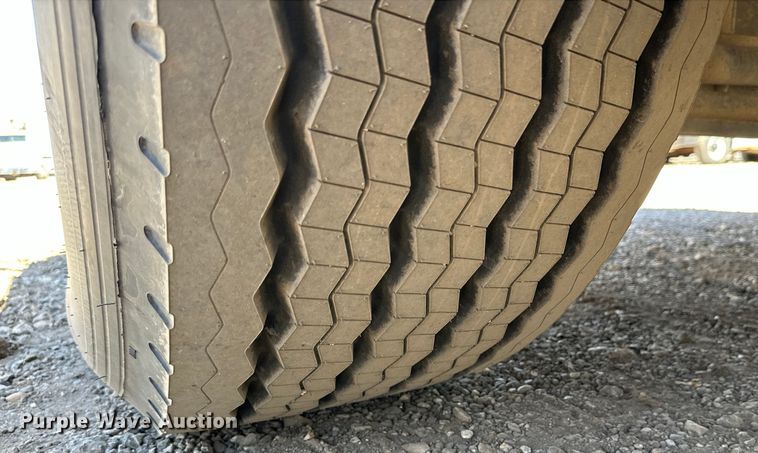 image for item DG4280 2016 Peterbilt 365 crane truck