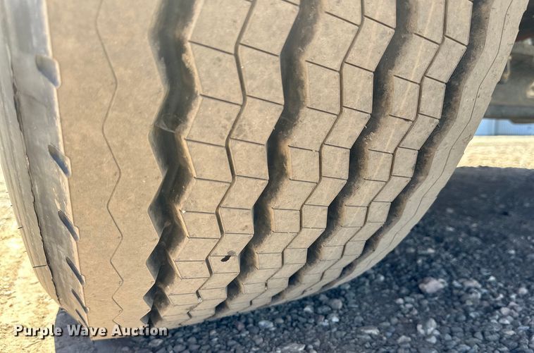 image for item DG4280 2016 Peterbilt 365 crane truck