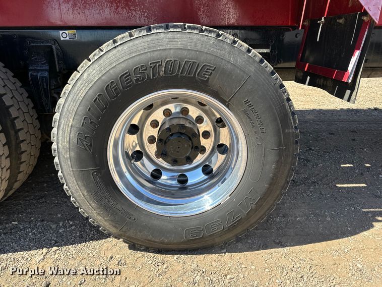 image for item DG4280 2016 Peterbilt 365 crane truck