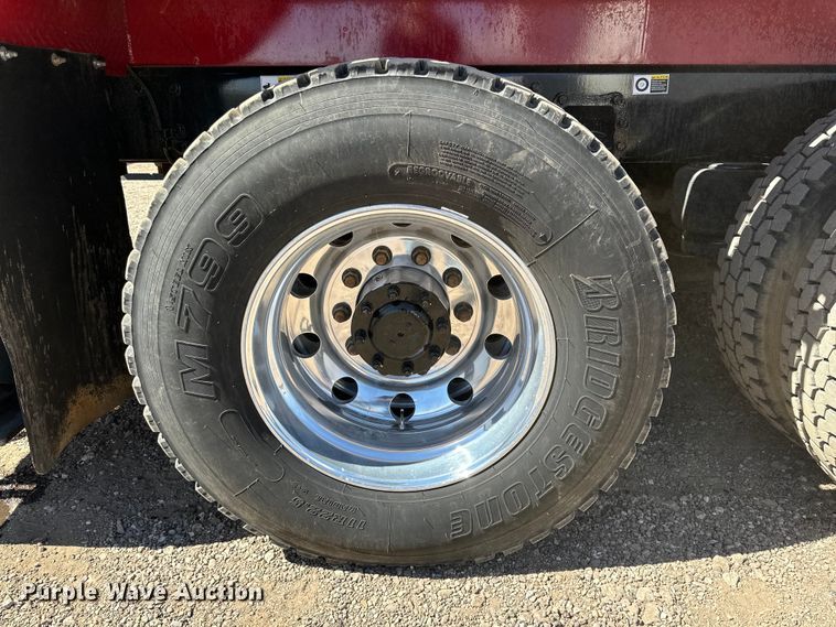 image for item DG4280 2016 Peterbilt 365 crane truck