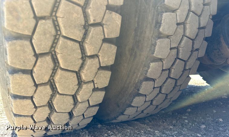 image for item DG4280 2016 Peterbilt 365 crane truck