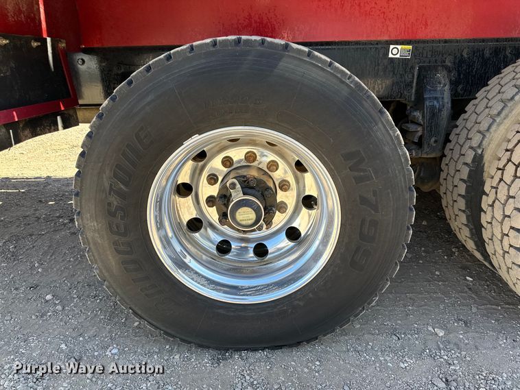 image for item DG4280 2016 Peterbilt 365 crane truck