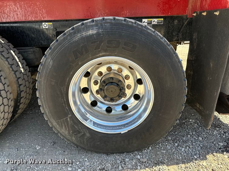 image for item DG4280 2016 Peterbilt 365 crane truck