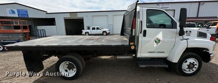 image for item DG4281 2007 Chevrolet  C5500 flatbed truck