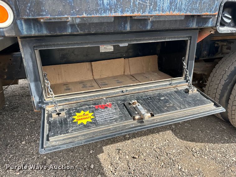 image for item DG4281 2007 Chevrolet  C5500 flatbed truck