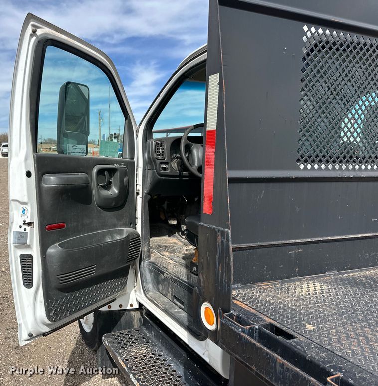 image for item DG4281 2007 Chevrolet  C5500 flatbed truck