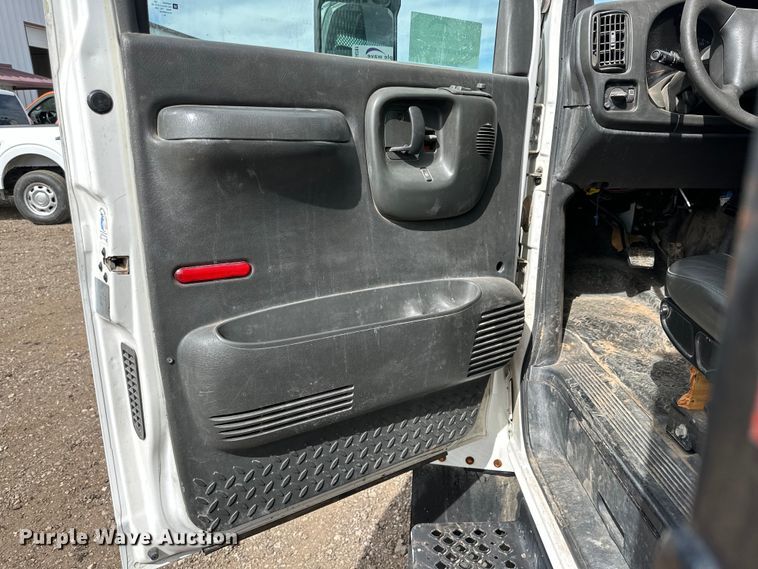 image for item DG4281 2007 Chevrolet  C5500 flatbed truck