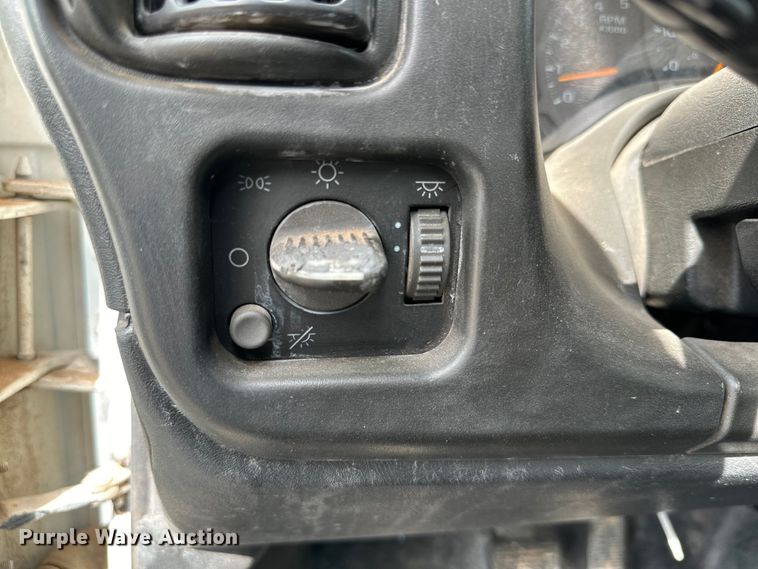 image for item DG4281 2007 Chevrolet  C5500 flatbed truck