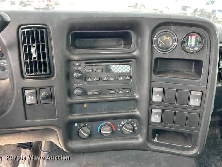 image for item DG4281 2007 Chevrolet  C5500 flatbed truck