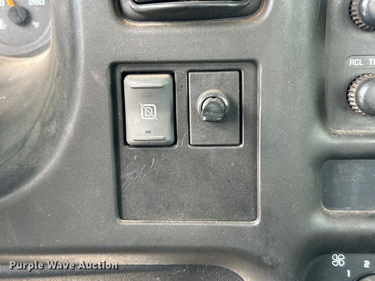 image for item DG4281 2007 Chevrolet  C5500 flatbed truck