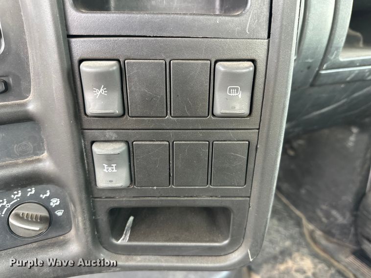 image for item DG4281 2007 Chevrolet  C5500 flatbed truck