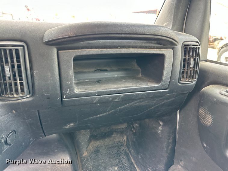 image for item DG4281 2007 Chevrolet  C5500 flatbed truck