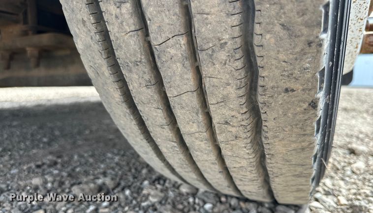 image for item DG4281 2007 Chevrolet  C5500 flatbed truck