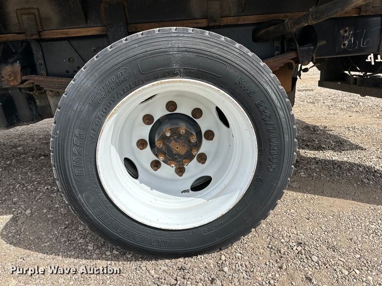 image for item DG4281 2007 Chevrolet  C5500 flatbed truck