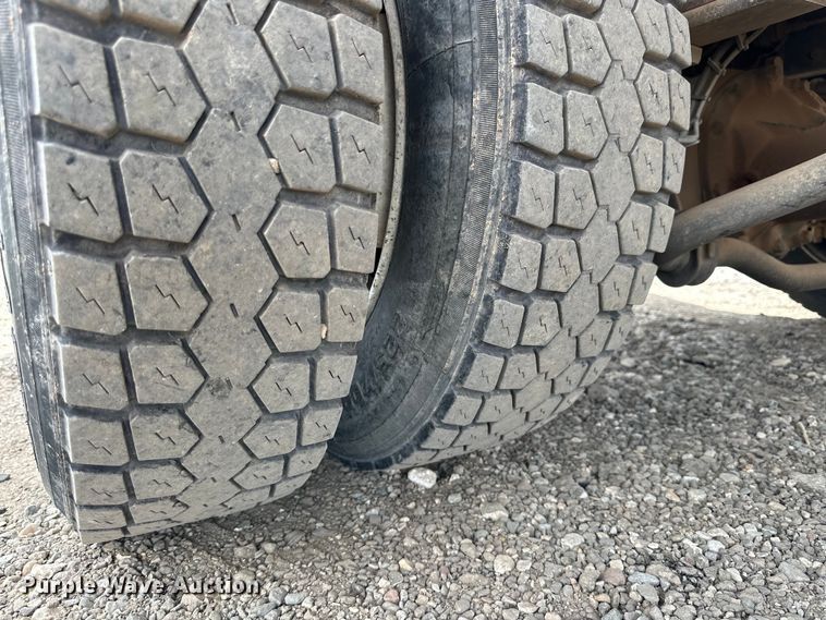 image for item DG4281 2007 Chevrolet  C5500 flatbed truck