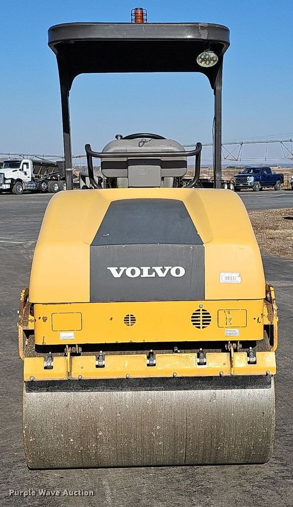 image for item DK0672 2013 Volvo DD29 double drum vibratory roller