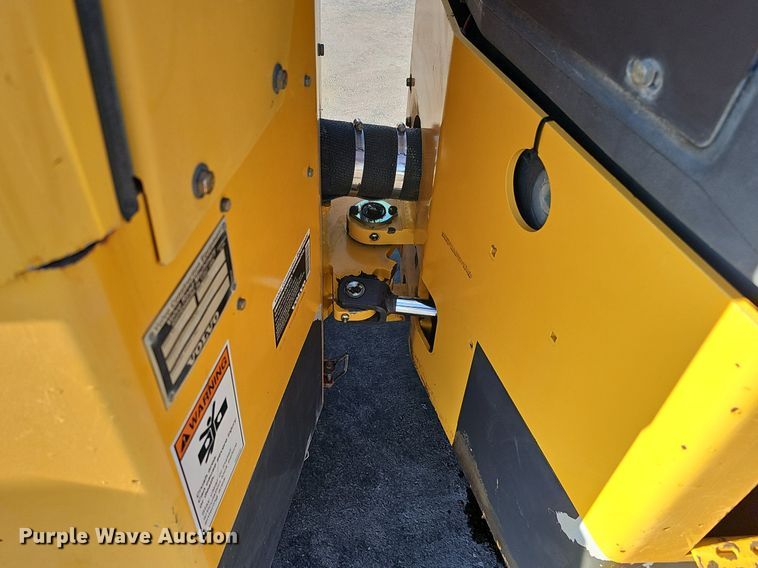 image for item DK0672 2013 Volvo DD29 double drum vibratory roller