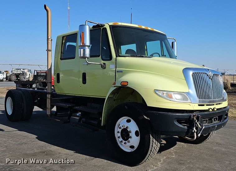 image for item DK0674 2008 International  DuraStar 4400 truck cab and chassis