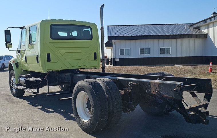 image for item DK0674 2008 International  DuraStar 4400 truck cab and chassis