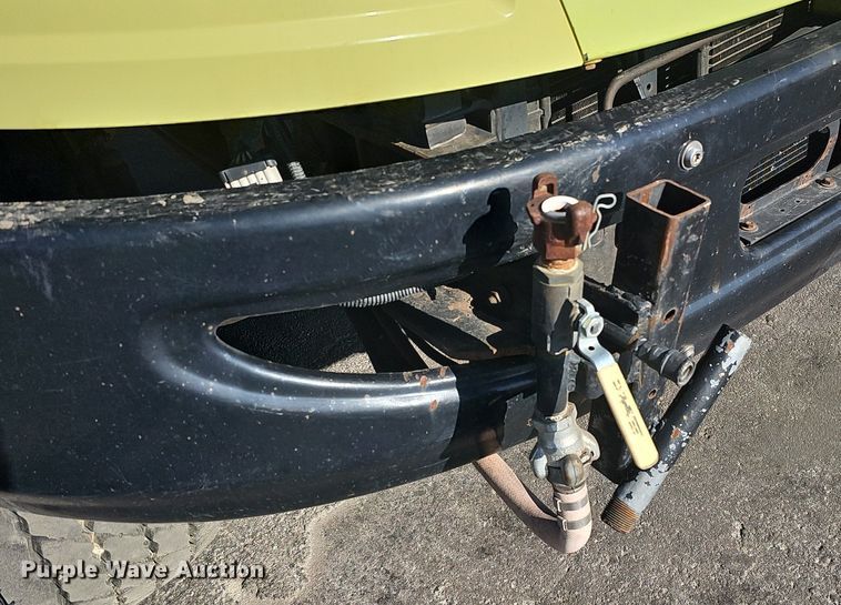 image for item DK0674 2008 International  DuraStar 4400 truck cab and chassis