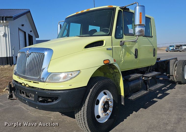 image for item DK0674 2008 International  DuraStar 4400 truck cab and chassis