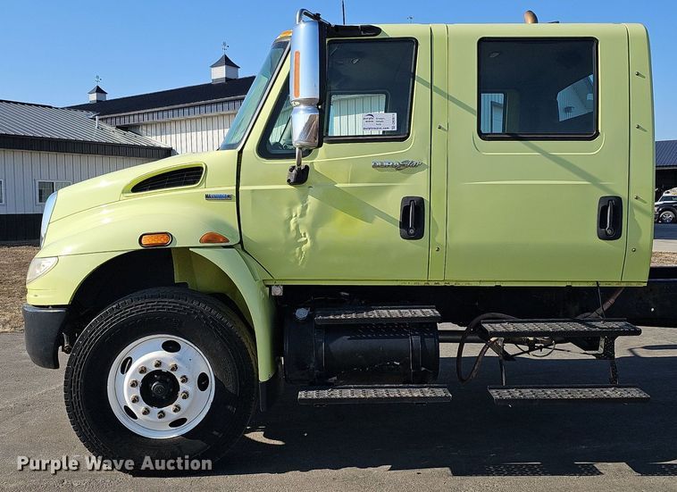 image for item DK0674 2008 International  DuraStar 4400 truck cab and chassis