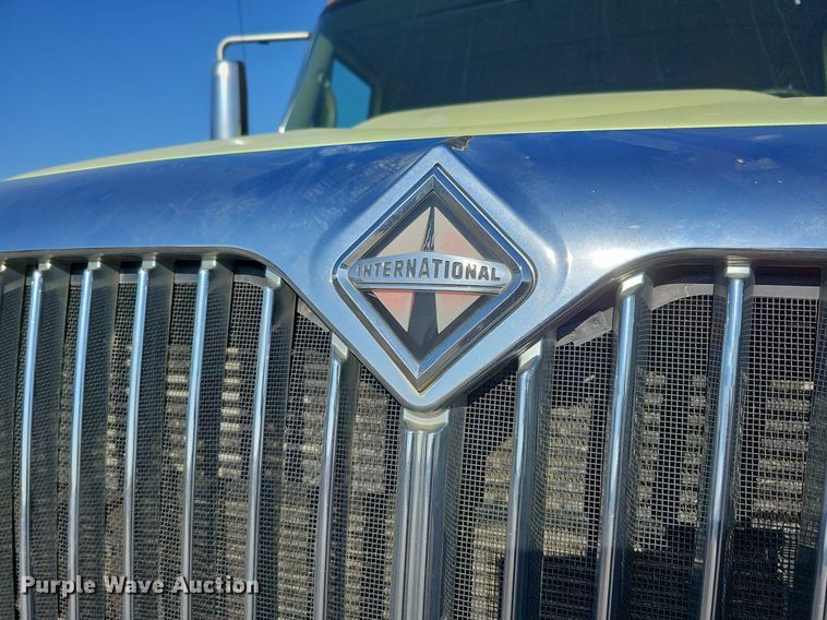 image for item DK0674 2008 International  DuraStar 4400 truck cab and chassis