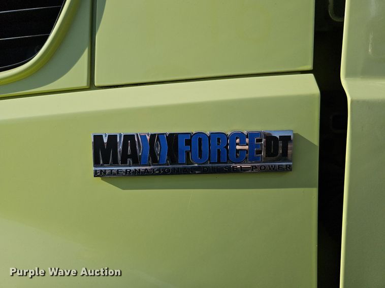 image for item DK0674 2008 International  DuraStar 4400 truck cab and chassis