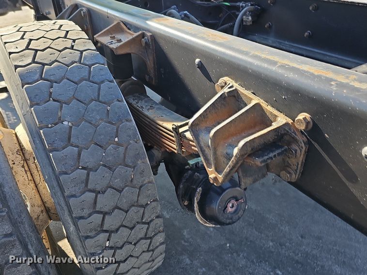 image for item DK0674 2008 International  DuraStar 4400 truck cab and chassis