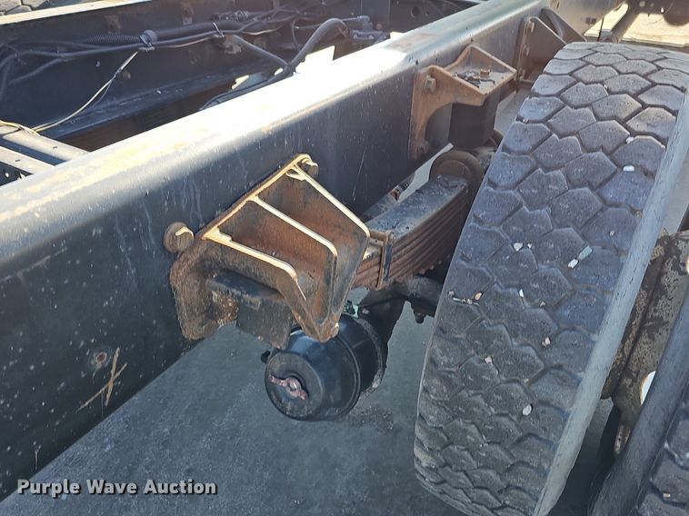 image for item DK0674 2008 International  DuraStar 4400 truck cab and chassis