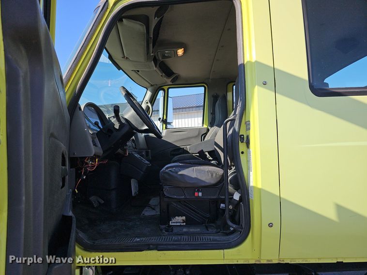 image for item DK0674 2008 International  DuraStar 4400 truck cab and chassis