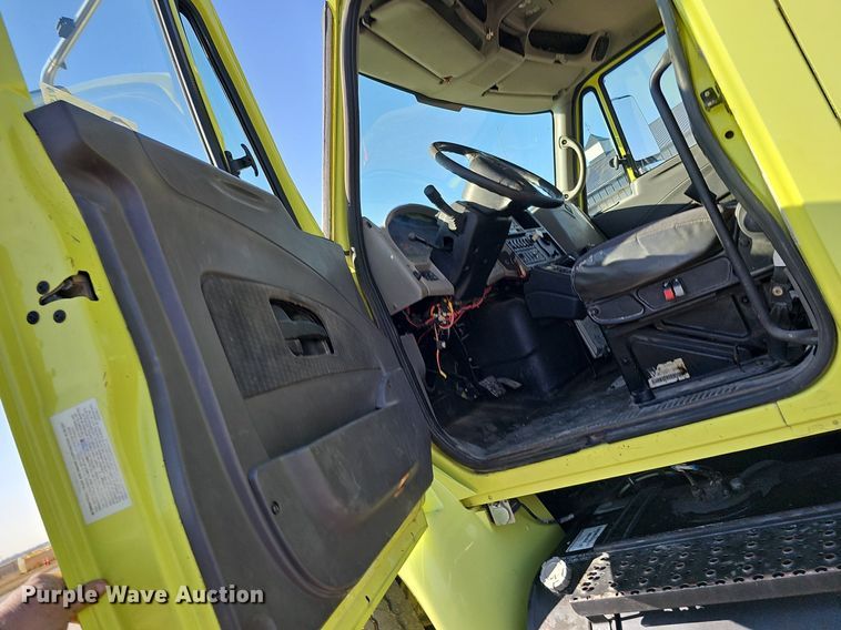 image for item DK0674 2008 International  DuraStar 4400 truck cab and chassis