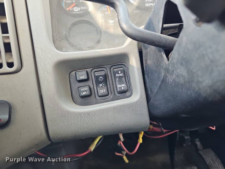 image for item DK0674 2008 International  DuraStar 4400 truck cab and chassis