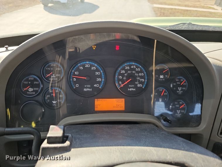 image for item DK0674 2008 International  DuraStar 4400 truck cab and chassis