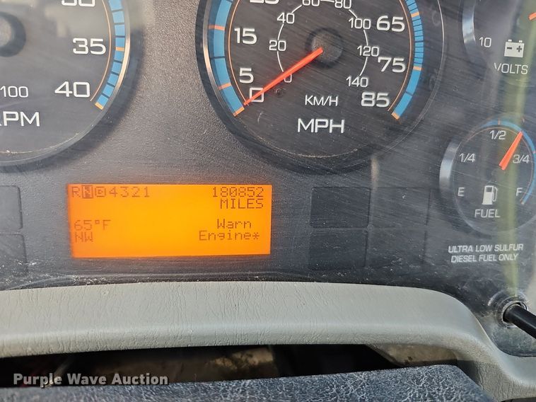 image for item DK0674 2008 International  DuraStar 4400 truck cab and chassis