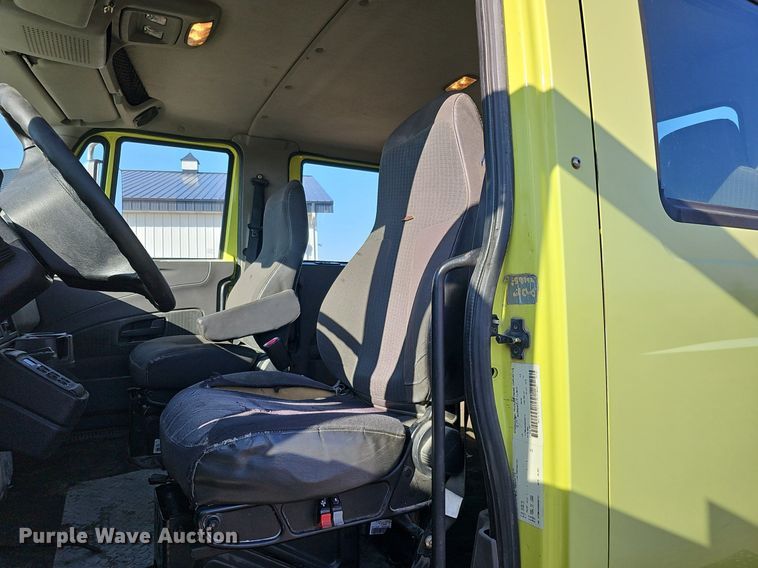 image for item DK0674 2008 International  DuraStar 4400 truck cab and chassis