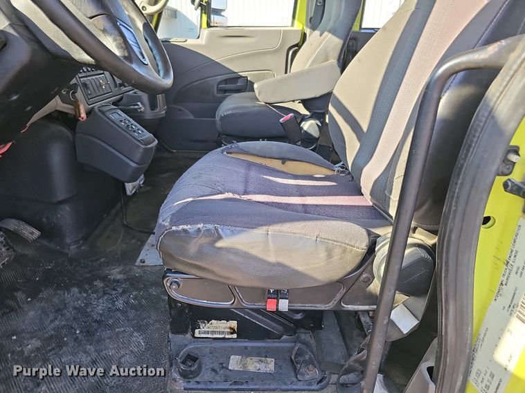 image for item DK0674 2008 International  DuraStar 4400 truck cab and chassis