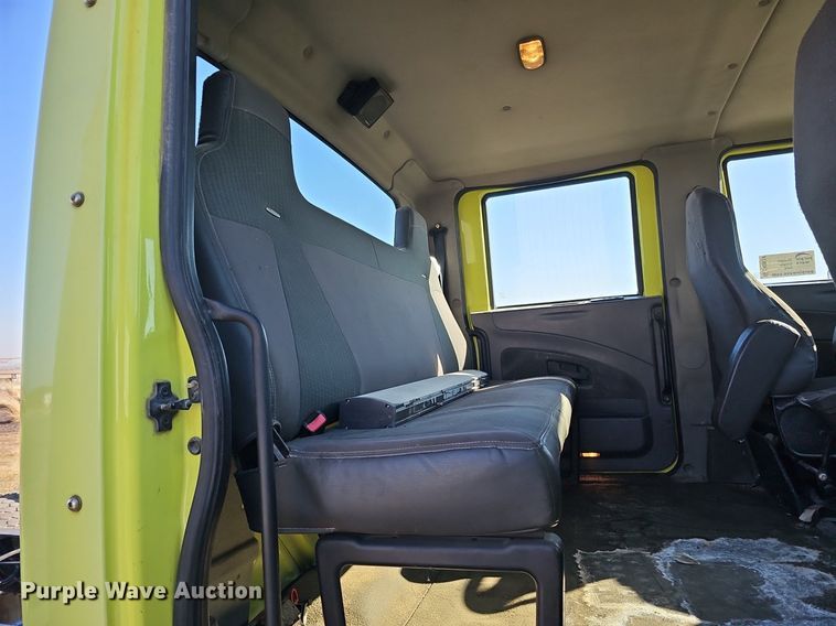 image for item DK0674 2008 International  DuraStar 4400 truck cab and chassis