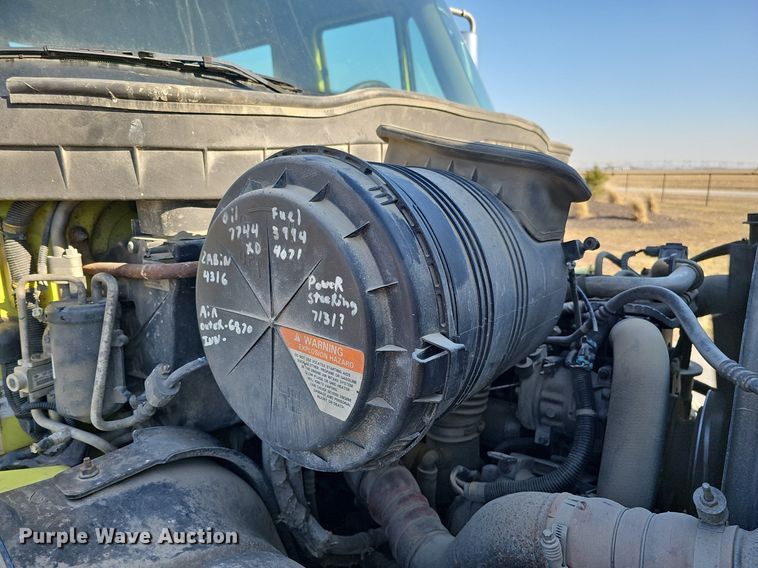 image for item DK0674 2008 International  DuraStar 4400 truck cab and chassis